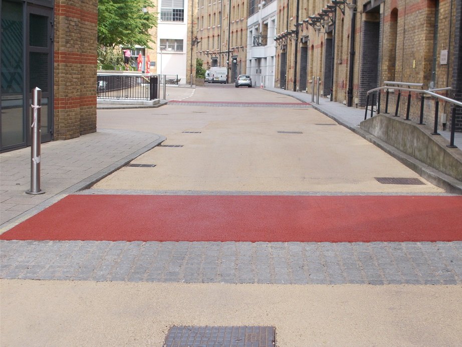 Red and Buff Natratex laid by our tarmacadam surfacing driveway installers at Greenstone Landscapes