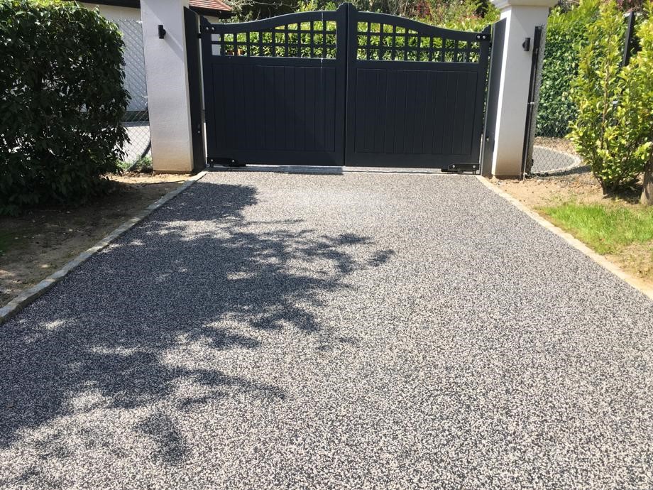 resin bound gravel driveway installation in Waltham Abbey