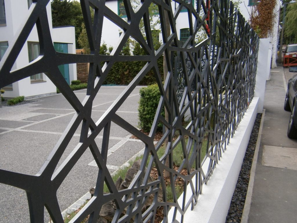 hard landscaping wall with decorative design